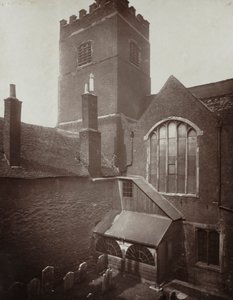 St. Bartholomews: オールド サウス トランセプトの跡地にある緑の教会墓地 作： Alfred H. Bool