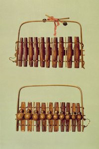 マリンバ、「Musical Instruments」（色付きのlitho）の正面図と背面図、南アフリカ 作： Alfred James Hipkins