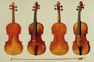 ヴァイオリン（LtoR）：アントニオストラディバリウス（c.1644-1737）1715の「アラード」、およびジョバンニグアルネリ「デルジェス」（d.1744）の「キングジョセフ」（d.1744） 作： Alfred James Hipkins