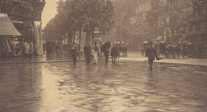 大通りの雨の日、パリ、1894年。 作： Alfred Stieglitz