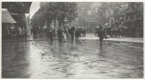 大通りの雨の日、パリ、1894 年、印刷 191832。 作： Alfred Stieglitz