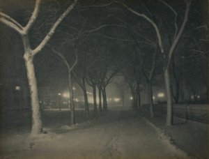 氷の夜、ニューヨーク 作： Alfred Stieglitz