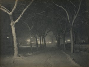 氷の夜、ニューヨーク 作： Alfred Stieglitz