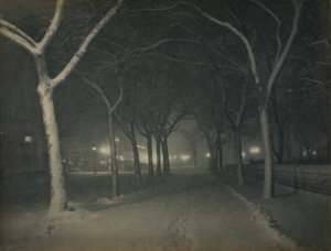 氷の夜、ニューヨーク、1898 年。 作： Alfred Stieglitz