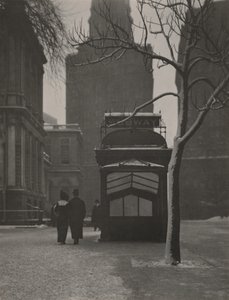 ニューヨーク市庁舎にて 作： Alfred Stieglitz