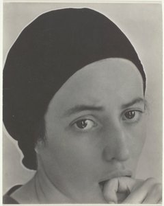 ドロシー・ノーマン、c。 1931年。 作： Alfred Stieglitz