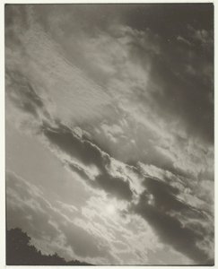 同等、1923年。 作： Alfred Stieglitz