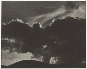 同等、1924年。 作： Alfred Stieglitz