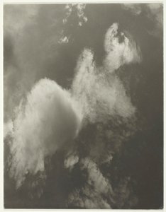 同等、1925年。 作： Alfred Stieglitz