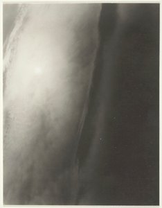 同等、1931年。 作： Alfred Stieglitz