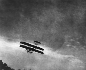 飛行機-複葉機-写真1910 作： Alfred Stieglitz