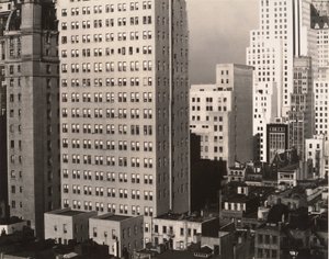 北のアメリカの場所にある私の窓から 作： Alfred Stieglitz