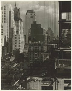 1931 年、北のアメリカン プレイスの窓から。