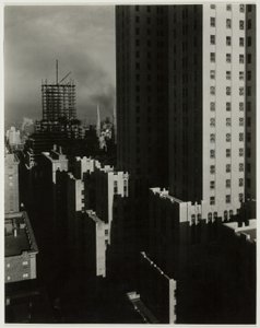 西シェルトンの窓から 作： Alfred Stieglitz
