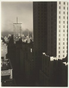 西シェルトンの窓から 作： Alfred Stieglitz