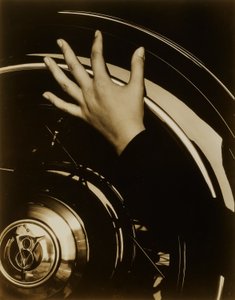 ジョージア・オキーフ--手と車輪