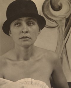 ジョージア・オキーフ 作： Alfred Stieglitz