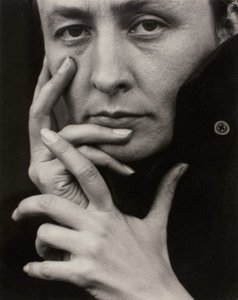 ジョージア・オキーフ 作： Alfred Stieglitz