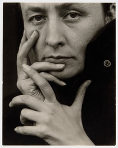ジョージア・オキーフ 作： Alfred Stieglitz