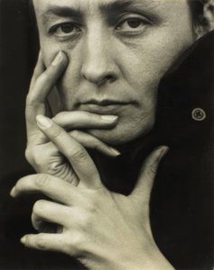 ジョージア・オキーフ 作： Alfred Stieglitz