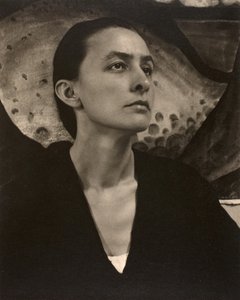 ジョージア・オキーフ、1918年。