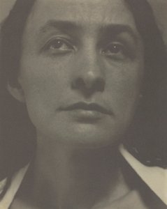 ジョージア・オキーフ、1918年。
