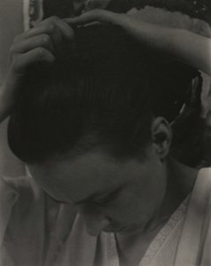 ジョージア・オキーフ、191921。 作： Alfred Stieglitz
