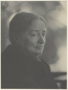 マ 作： Alfred Stieglitz