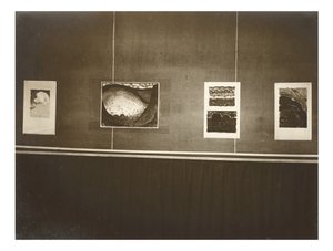 メインルーム - 壁から右手 作： Alfred Stieglitz