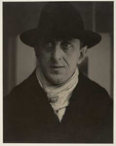 マースデン・ハートレー 作： Alfred Stieglitz