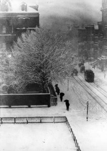 ニューヨーク、ストリートシーン-写真1907 作： Alfred Stieglitz