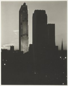 シェルトンから見たニューヨーク 作： Alfred Stieglitz