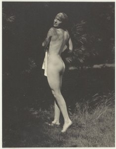レベッカ・サルズベリー・ストランド 作： Alfred Stieglitz