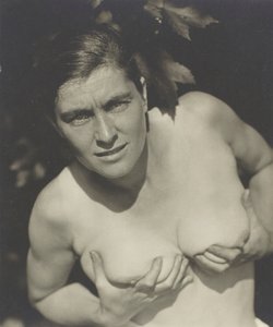レベッカ・サルズベリー・ストランド、1922年。