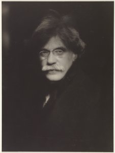 [自画像］ 作： Alfred Stieglitz