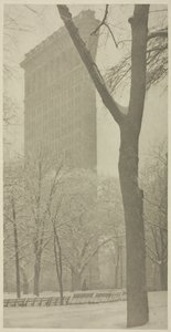 ザ・フラットアイアン 作： Alfred Stieglitz