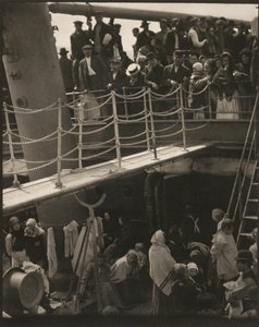 The Steerage、1907 年、1915 年に印刷。 作： Alfred Stieglitz
