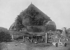 アヌラーダプラの廃墟の都市。 Ruanwella Dagoba、Elephant Platform、c1890、1910 作： Alfred William Amandus Plate