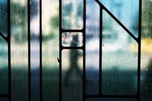 雨のグラス通りのストリートビュー 作： 