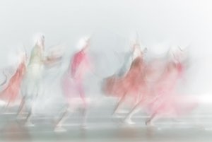  作： 