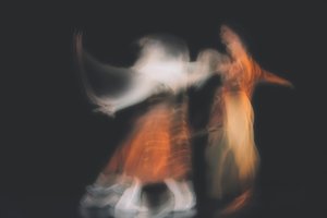  作： 
