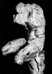 ネストルのアポロニオスによる「ベルヴェデーレのトルソー」1890年頃（モノクロ写真