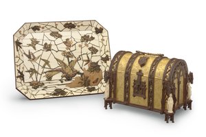 充電器、Ferdinand Duvinageによる寄木細工、ゴシックリバイバルのジュエリー棺、どちらも1880年頃（オルモル、鉄、象牙、金箔の銅、フルーツウッド）（476607と476608も参照） 作： Alphonse Gustave Giroux