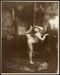 [バレリーナとしてのヌード女性モデル、パリ]。
