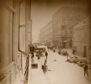 1886年、ミュンヘンのアマリエンシュトラーセ近くにあるミュシャの窓のアパートからの眺め（ゼラチンシルバープリント） 作： Alphonse Mucha