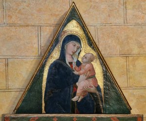 聖ベネディクトとバルトロメオの間で竜を退治する大天使聖ミカエル（テンペラ、パネル） 作： Ambrogio Lorenzetti