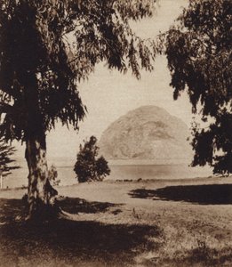 カリフォルニアモロ・ロック（モノクロ写真 作： American Photographer (after)