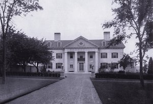 チャールズ・A・プラットビラセラ、東側エレベーション（モノクロ写真 作： American Photographer (after)