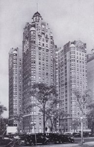 シカゴシカゴのアパートメントホテルのひとつ（モノクロ写真 作： American Photographer (after)