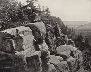 ウィスコンシン州、デビルズレイク付近の崖（モノクロ写真 作： American Photographer (after)